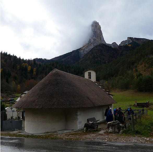 240, 240, Chapelle au toit de chaume dans le petit village de Trézanne dans le Vercors, trezanne-vercors.jpg, 51156, https://www.gtahandicalpes.fr/wp-content/uploads/2017/10/trezanne-vercors.jpg, https://www.gtahandicalpes.fr/tour-du-mont-aiguille-vercors/trezanne-vercors/, Chapelle au toit de chaume dans le petit village de Trézanne dans le Vercors, 1, , , trezanne-vercors, inherit, 1, 2018-09-11 10:16:31, 2018-09-11 10:18:44, 0, image/jpeg, image, jpeg, https://www.gtahandicalpes.fr/wp-includes/images/media/default.png, 586, 585, Array