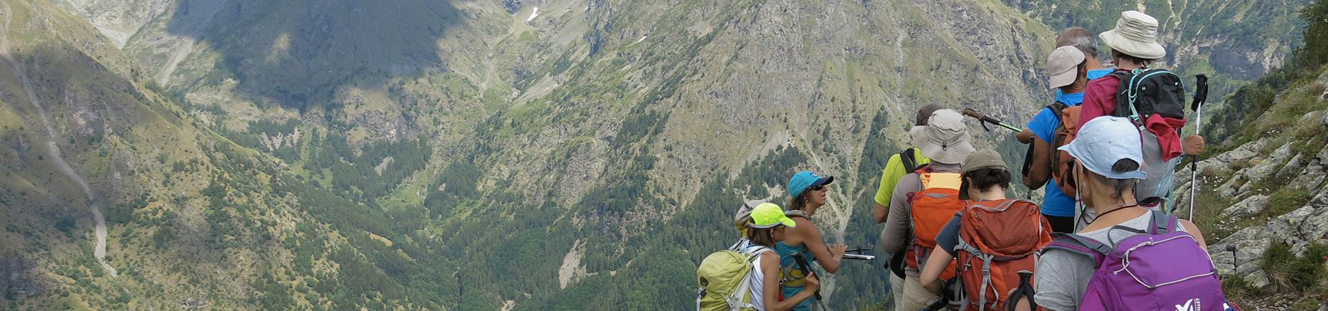 Groupe de randonneurs en haute montagne