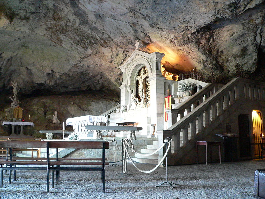 643, 643, Grotte de la Sainte Baume, photo Wikipédia, grotte-sainte-baume.jpg, 224816, https://www.gtahandicalpes.fr/wp-content/uploads/2018/10/grotte-sainte-baume.jpg, https://www.gtahandicalpes.fr/la-sainte-baume/grotte-sainte-baume/, Grotte de la Sainte Baume, photo Wikipédia, 1, , , grotte-sainte-baume, inherit, 642, 2018-10-23 10:37:40, 2018-10-23 10:38:02, 0, image/jpeg, image, jpeg, https://www.gtahandicalpes.fr/wp-includes/images/media/default.png, 1024, 768, Array